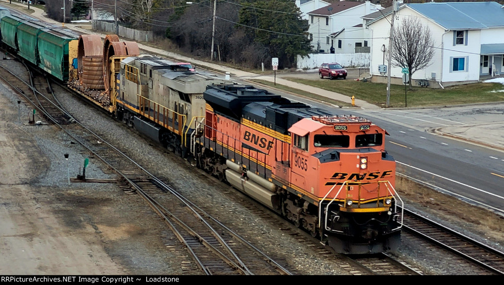 BNSF 9055 CN 3920